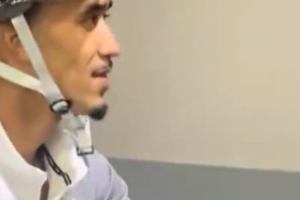 安排上了！廣東男籃新外援奎因已經(jīng)騎上了小電驢