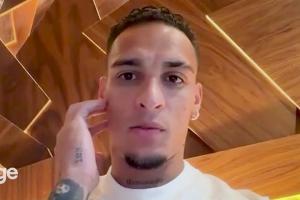 安東尼：關(guān)窗前一天晚上11點(diǎn)孔帕尼給我打電話，我當(dāng)時(shí)猶豫了很久