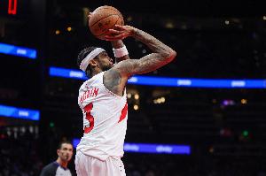 全隊(duì)唯一上雙！英格拉姆半場(chǎng)10中4拿到12分4板2助1斷2帽