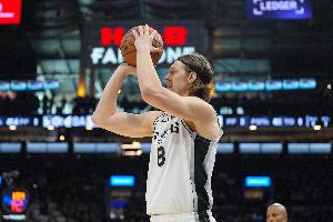 無處不在！奧利尼克上籃得手后搶斷灰熊發(fā)球 強攻再造殺傷