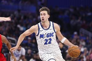 又是一波攻勢(shì)！勇士連續(xù)失誤被魔術(shù)搶斷反擊拿分 分差再上雙