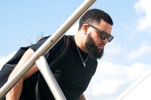 火箭登機(jī)照：杜蘭特像是談戀愛了 雨姐有點屌絲?? 范喬丹在列