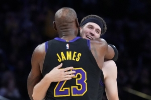11分12助&湖人大勝！美媒調(diào)侃：《詹姆斯會(huì)破壞球隊(duì)化學(xué)反應(yīng)》
