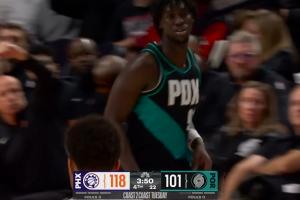 兄弟你繼續(xù)吃餅！楊瀚森再次助攻西索科 后者三分轟進回報！