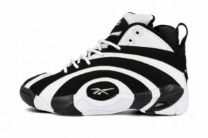 致敬！庫里做客奧蘭多 穿奧尼爾的銳步“鯊魚”入場