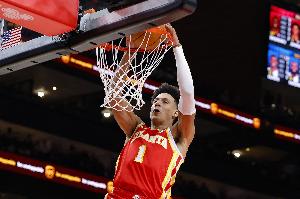 苦苦支撐！杰倫·約翰遜半場8中5獨得14分4板5助 三分4中2