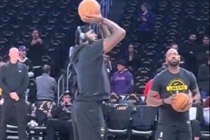 現(xiàn)場(chǎng)直擊|小吧現(xiàn)場(chǎng)觀看老詹賽前熱身 生涯第23個(gè)賽季就要開(kāi)始啦