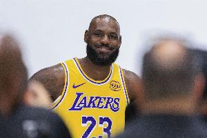 詹姆斯：這是我生涯首次在開賽季缺陣 對我而言心理上很艱難