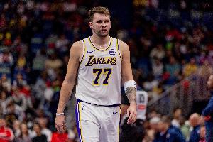 不遠不進啊！東契奇加長超遠三分出手命中 此前4中0