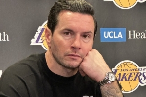 雷迪克:詹姆斯一直在吸引包夾吸引防守球員 很開心大家都回來了