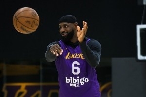 全員參與！湖人官方曬投籃訓練照：湖人今晚有比賽