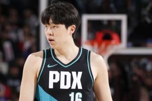 創(chuàng)生涯四項(xiàng)新高！楊瀚森大秀進(jìn)攻13分08秒得到9分5板3助1帽！