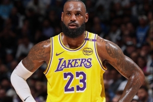 雷迪克：我們不會(huì)要求詹姆斯追著對(duì)方頭號(hào)得分手跑40分鐘！