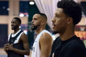 Erik Thomas也已到達(dá)基地參加合訓(xùn)！新賽季三外援集結(jié)完畢