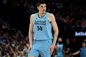 內線支柱！埃迪半場6中4拿下8分7籃板1蓋帽