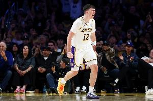 內(nèi)外開花！拉拉維亞10中6貢獻(xiàn)16分4板 三分5中2&正負(fù)值+13