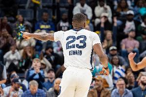 突然發(fā)力！科沃德連中三分獨得8分 率隊反超打停馬刺