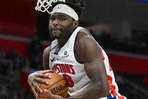 充滿活力！斯圖爾特半場14分鐘拿到7分5板3助 正負(fù)值+11