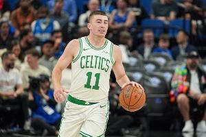 靠你倆了！西蒙斯&普理查德半場7記三分合砍28分