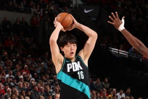 媒體人：小楊和賽季初相比換了個(gè)人 蛻變需尊重體育規(guī)律 慢慢等吧