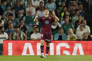 阿斯報(bào)：為應(yīng)對(duì)帕斯可能離隊(duì)，科莫有意巴拉多利德21歲小將楚基