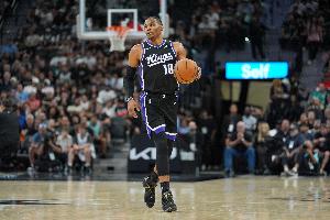 表現(xiàn)積極！威少半場(chǎng)5中2拿到5分5板3助2斷