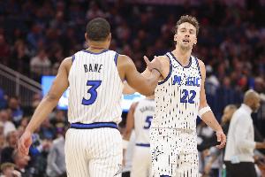 NBA彩經(jīng)：魔術(shù)擊沉快船 國王擒下灰熊 76人力克雄鹿 馬刺難敵老鷹