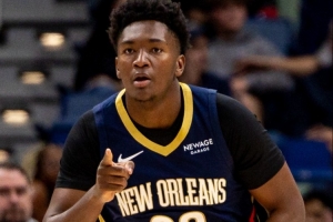 新秀賽季31分鐘砍30分9板4助2斷2帽！奎因比肩文班 史上僅此二人