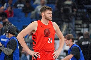 活力十足！克林根再度拼下前場籃板 隨即妙傳助攻穆雷打中