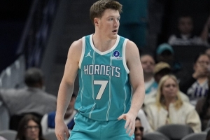 ??克尼佩爾生涯前15戰(zhàn)已投進(jìn)50+三分 NBA歷史最快