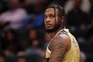 沖擊力可以！惠特摩爾8中5拿到13分6板2助1帽