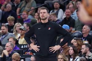 解說:開拓者以防守作為根基 最后居然犯了如此錯誤的防守選擇