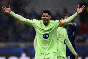 記者：阿勞霍今日回到巴塞羅那，直接前往甘伯體育城參加訓練