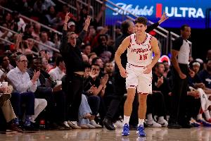 探花郎！謝潑德首節(jié)替補(bǔ)5分鐘4中3貢獻(xiàn)8分 三分3中2