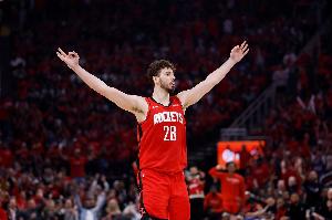 申京力壓莫布里？霍勒迪：不新鮮 常規(guī)操作！他打任何人都能做到