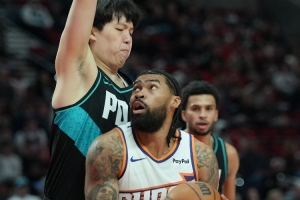 拓記：楊瀚森防守端要更加強(qiáng)硬&注意位置 G聯(lián)賽帶來(lái)明顯進(jìn)步