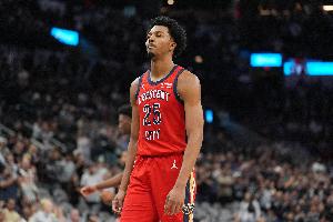 攻防依然很穩(wěn)！墨菲14中7&三分12中5空砍23分2板2助5斷1帽