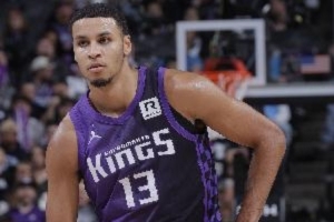 賽季首分！基根·穆雷替補(bǔ)上場(chǎng)單打命中翻身后仰跳投