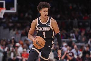 苦苦支撐！杰倫·約翰遜上半場(chǎng)8中6砍15+5+5 沃克9中5砍下13+2帽