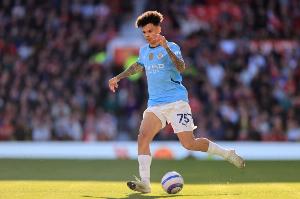 曼城小將奧賴?yán)何疑砀?93還可能再長高，16歲時遭生長痛困擾