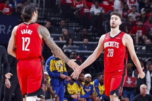 近4成時(shí)間用雙塔！火箭本季凈效率值+11.4 申京亞當(dāng)斯同場(chǎng)時(shí)+15.4