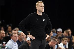 得理不饒人！雙方爭球出界 灰熊再次挑戰(zhàn)成功奪回球權(quán)