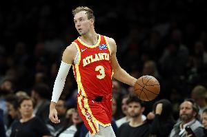 浪費(fèi)機(jī)會(huì)！肯納德?lián)寯喾磽艨栈@上丟 補(bǔ)籃也沒有