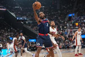 隊記：萊昂納德尚未進行對抗性訓練 今天有限制性地參加了訓練