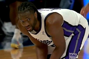 空空如也！阿丘瓦半場(chǎng)首發(fā)出戰(zhàn)8分鐘數(shù)據(jù)欄全部為零 正負(fù)值-14