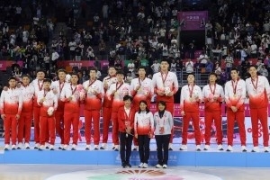 填空題！杜鋒曬廣東籃球各級別隊伍全運會奪金合影：廣東___！！