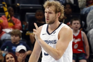 倆中鋒都不丟！蘭代爾三分命中 灰熊領先國王20+