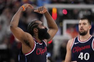 船記：快船的比賽真是讓人看得難受 隊(duì)里每個(gè)人都顯得郁郁寡歡