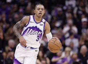 表現(xiàn)還行！基昂特·喬治10中6&三分4中2拿到20分 另有3板8助