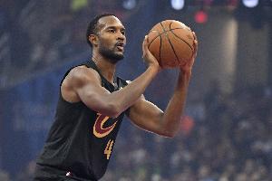 兩雙到手！莫布里13中7貢獻(xiàn)22分12板4助4帽 正負(fù)值+18